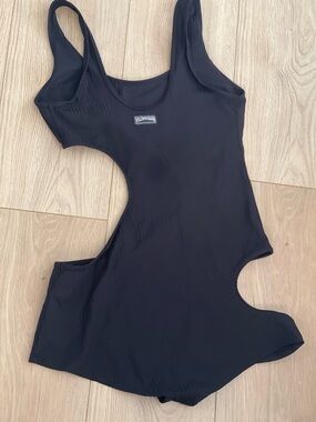 VILEBREQUIN Size Large Black Cutout Ribbed One-Piece Woman's Swimsuit